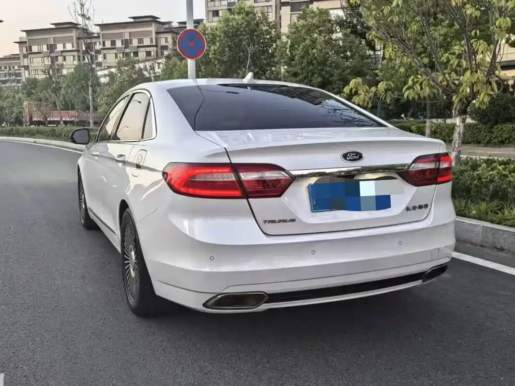 Ford Taurus — миниатюра 5