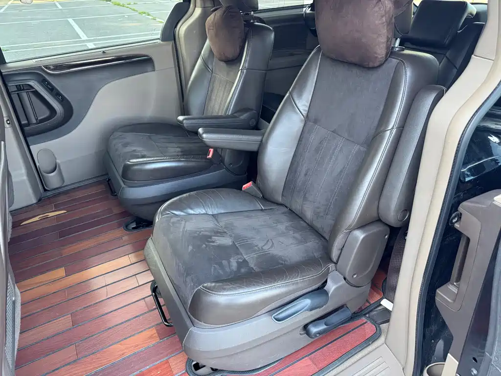 Chrysler Grand Voyager (Import) — миниатюра 16