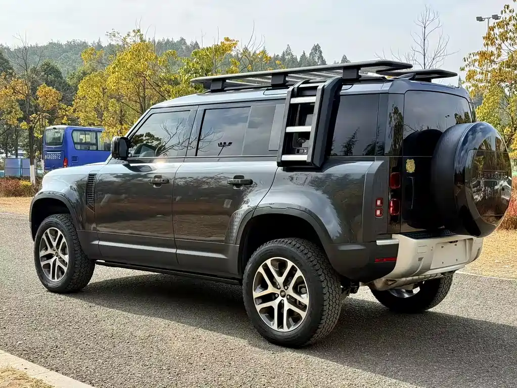 LAND ROVER DEFENDER