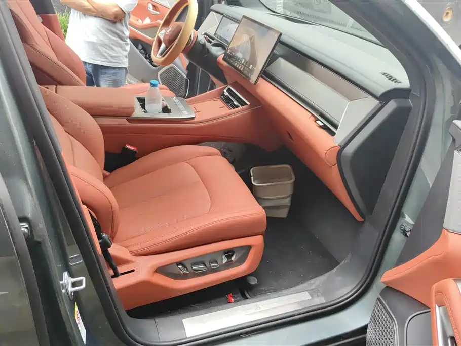 BYD Tang L L 2025 DM 200KM Flagship
