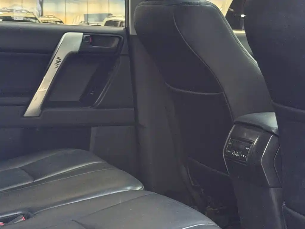 Toyota Land Cruiser Prado 2016 2.7L AT Luxury