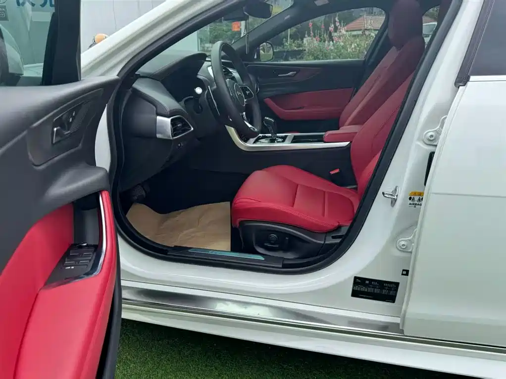 Jaguar XEL 2021 2.0T 250PS R-DYNAMIC S Sport