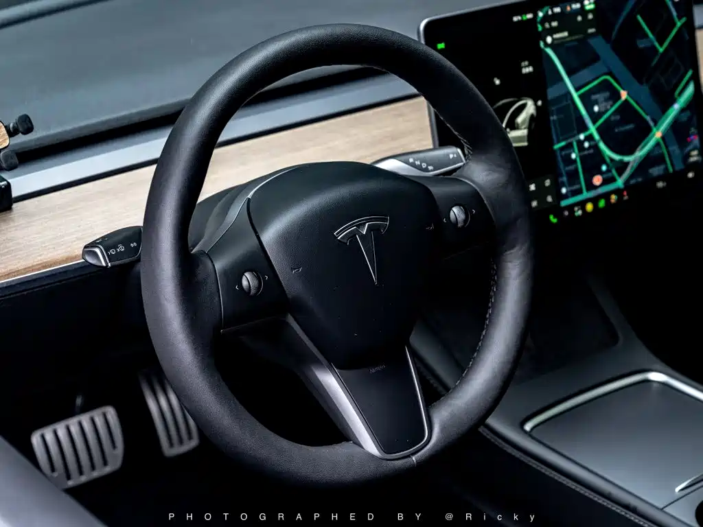 Tesla Model 3 — миниатюра 5