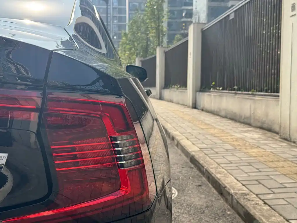 VOLVO S90 PLUG IN HYBRID