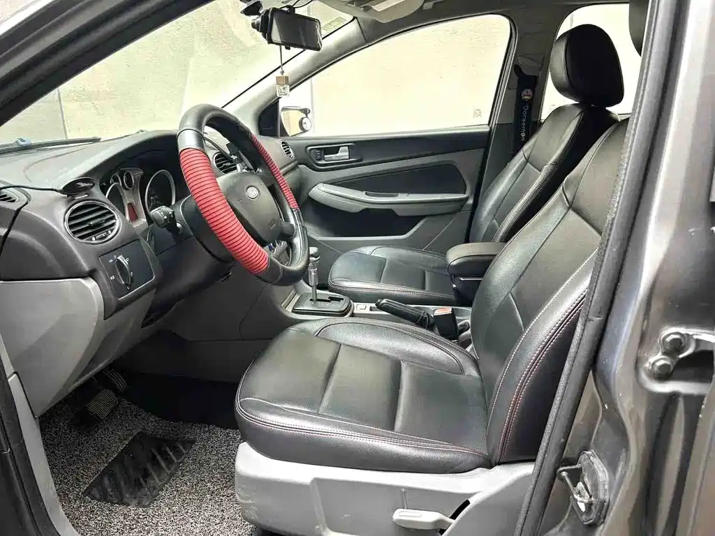 Ford Focus 2013 1.8L AT