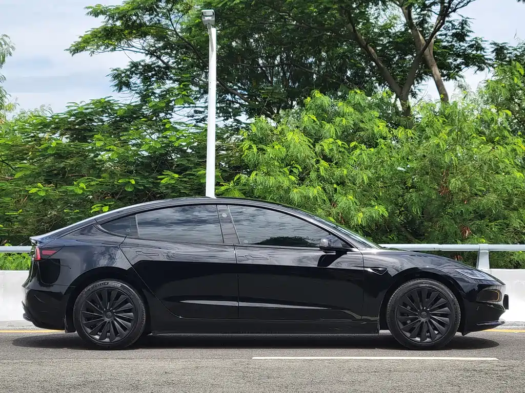 Tesla Model 3 — миниатюра 11