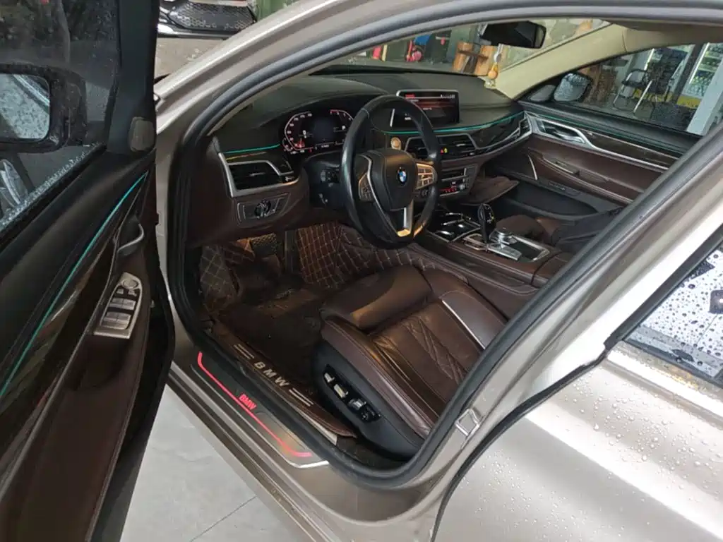 BMW 7 Series — миниатюра 16