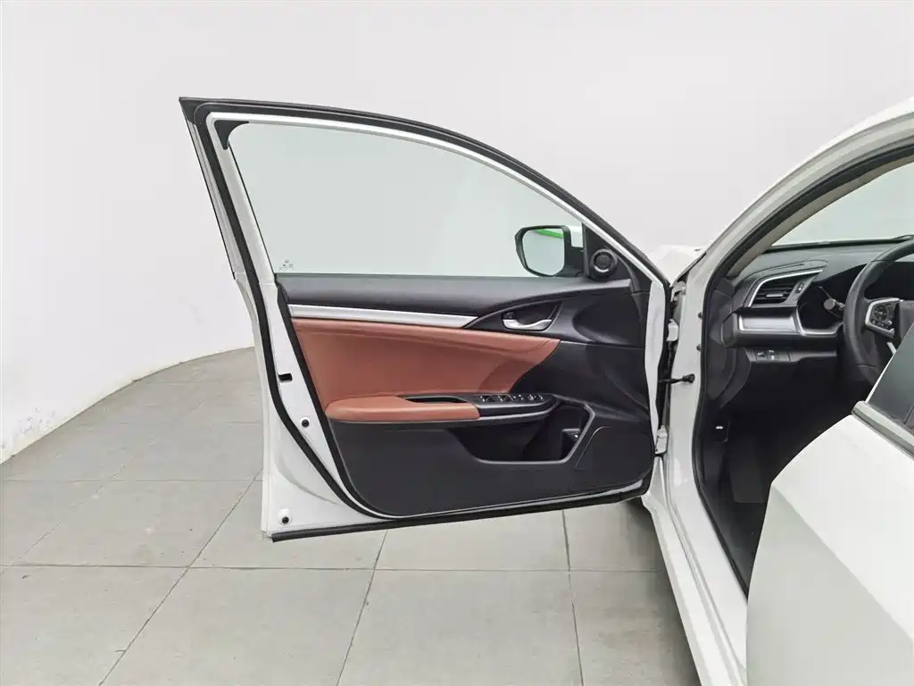 Honda Civic 2016 220TURBO CVT Luxury