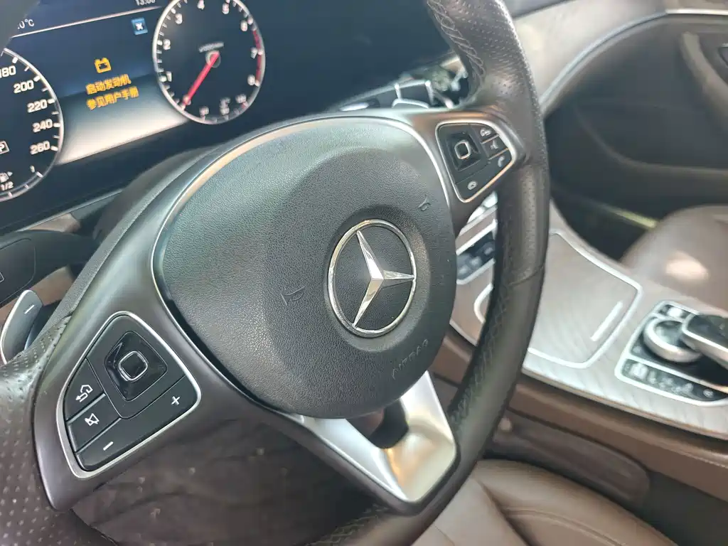 Mercedes-Benz E-Class — миниатюра 17