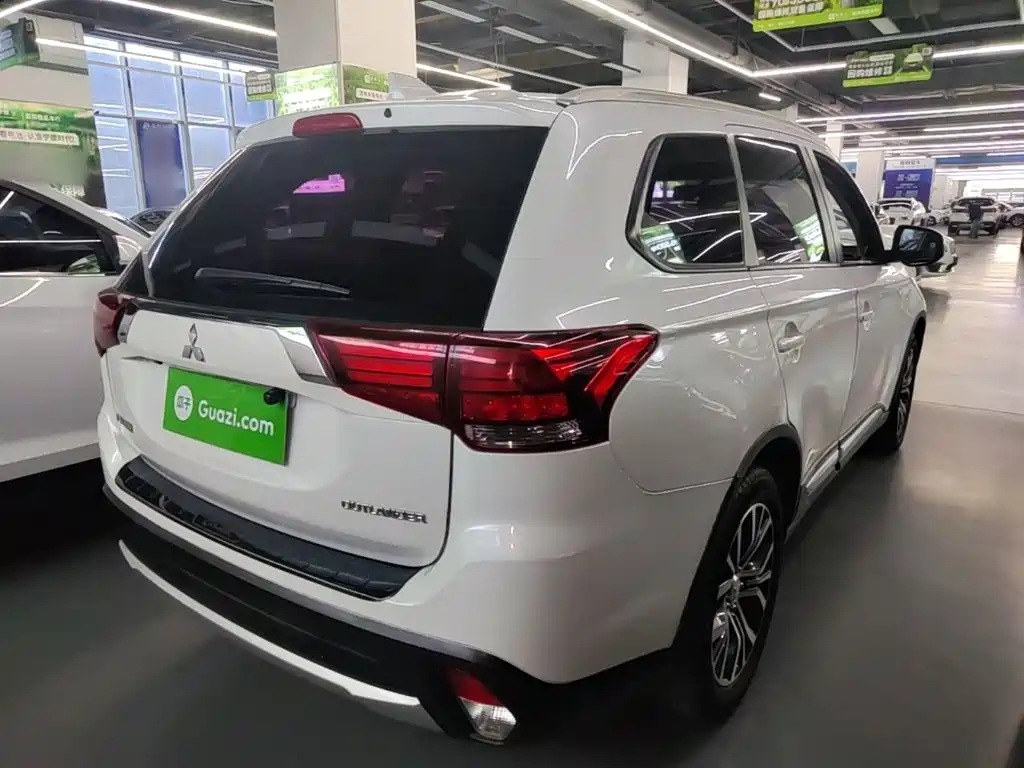 Mitsubishi Outlander — миниатюра 7
