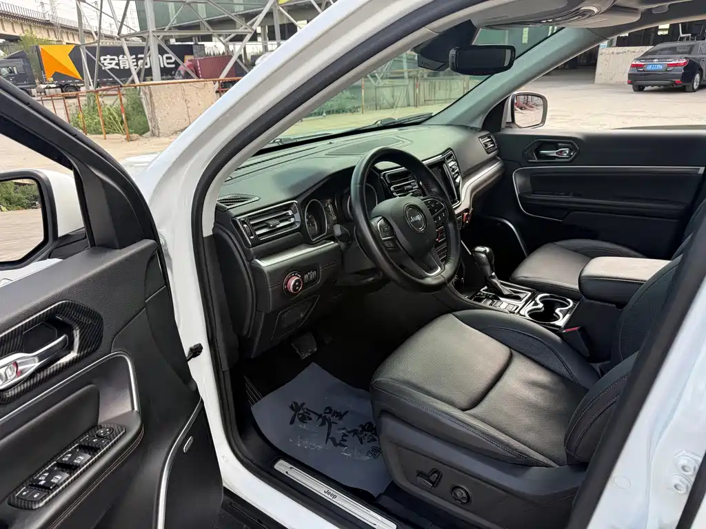 Jeep Grand Commander — миниатюра 13