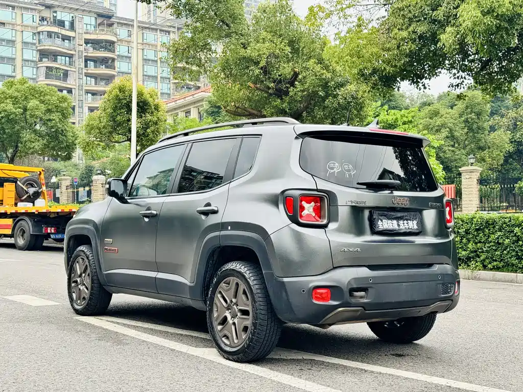 Jeep Renegade 2.0L Auto 4WD 75th Anniversary Tribute Edition, фото 19