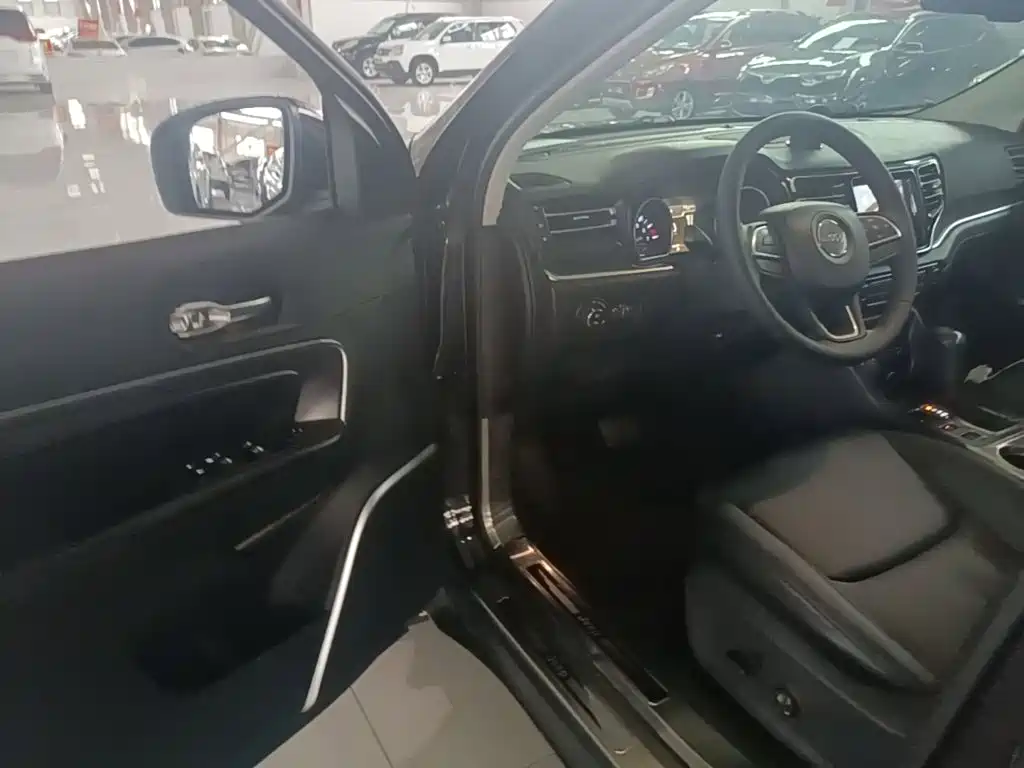 Jeep Grand Commander — миниатюра 16