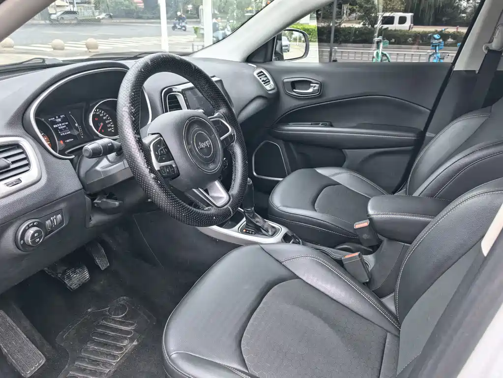 Jeep Compass — миниатюра 8