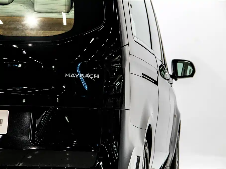 Mercedes-Benz Vito 2023 2.0T Elite 7 мест