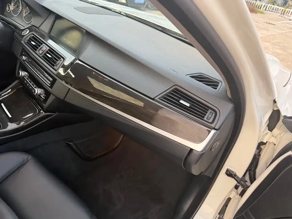 BMW 5 Series — миниатюра 30