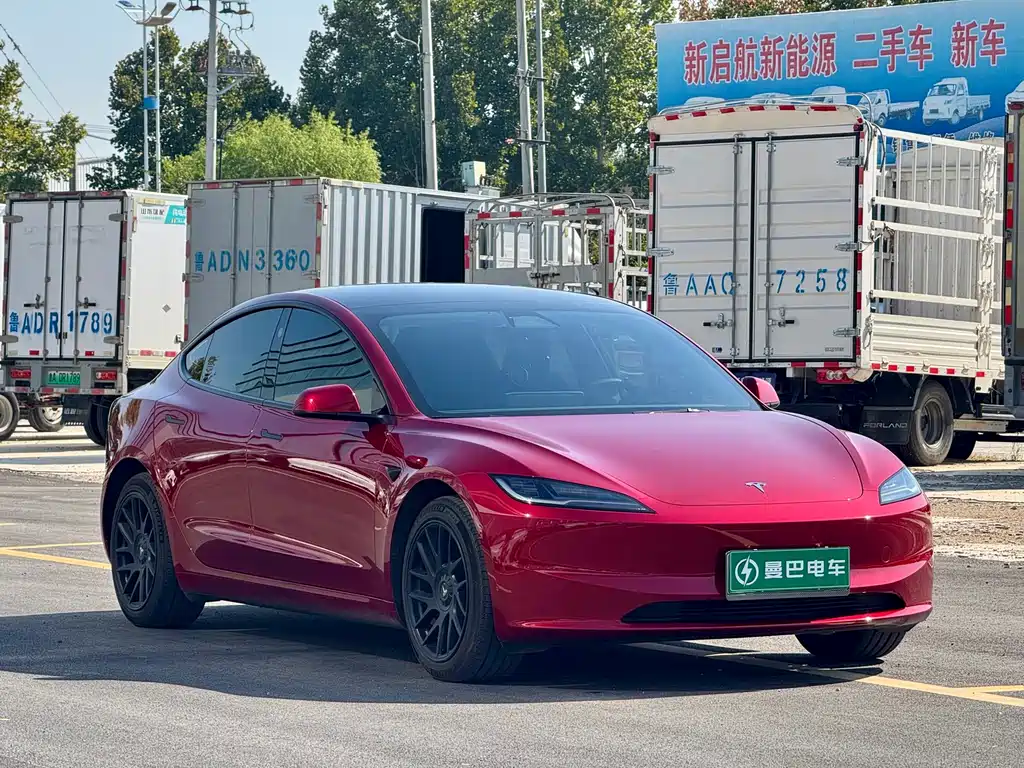 Tesla Model 3 — миниатюра 3