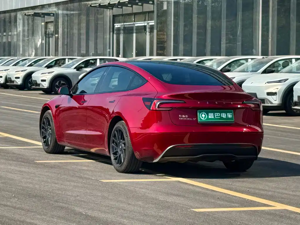 Tesla Model 3 — миниатюра 8