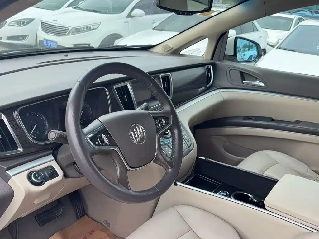 Buick GL8 2011 3.0L XT Luxury Flagship