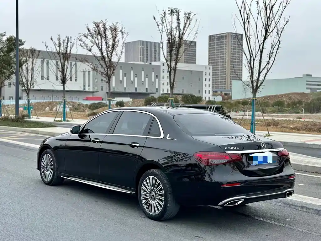 Mercedes-Benz E-Class — миниатюра 7