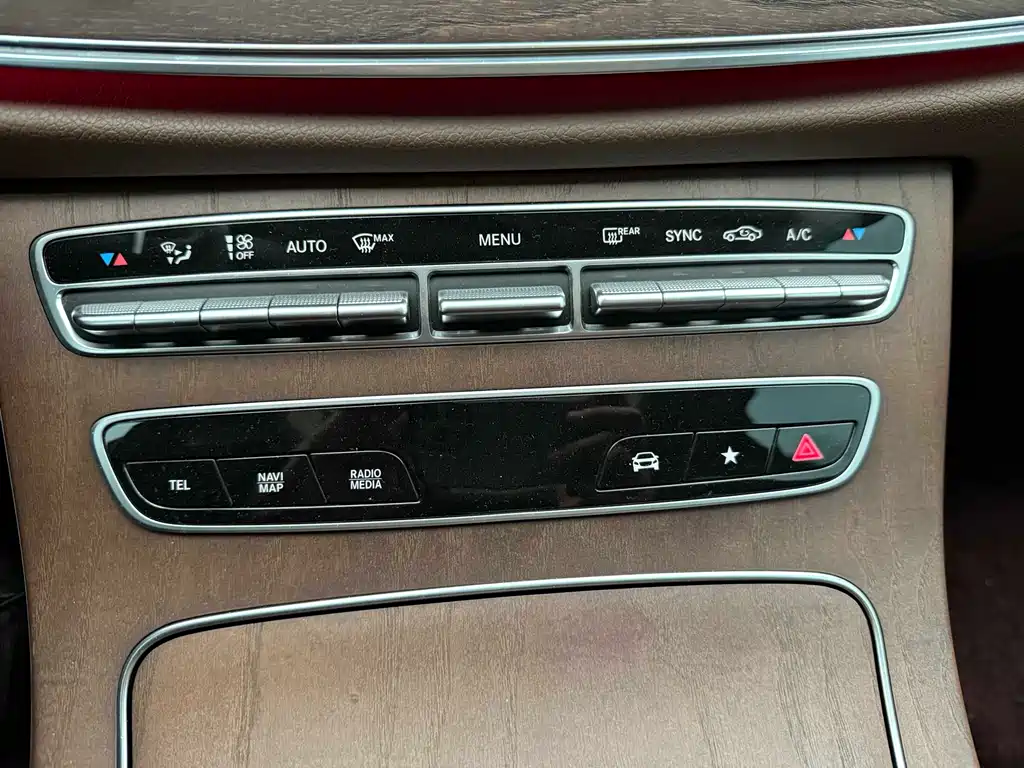 MERCEDES-BENZ E CLASS