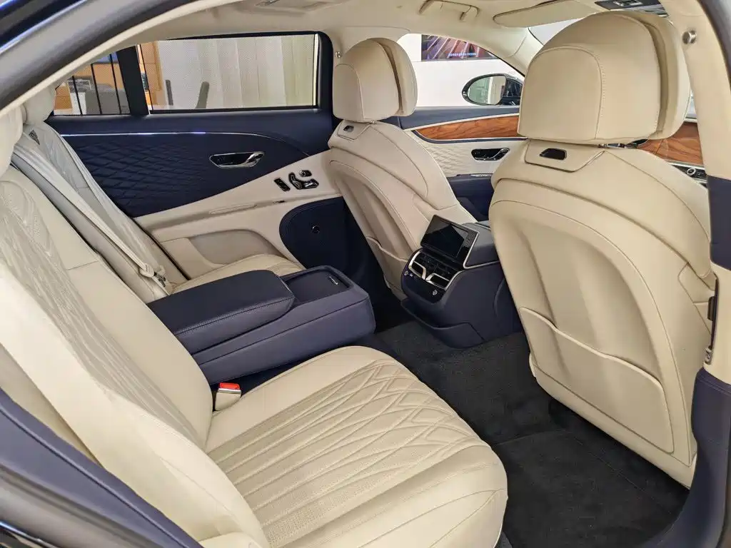 Bentley Flying Spur — миниатюра 8