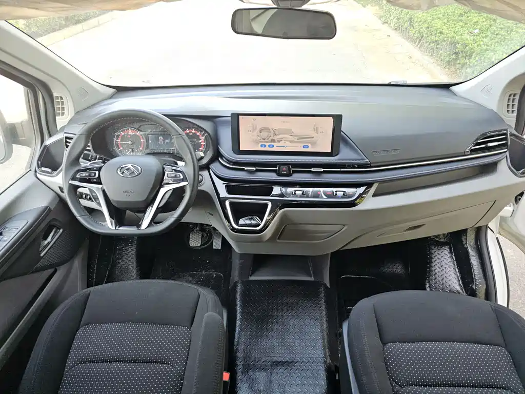 Maxus V70 2023 2.0T Elite AT 6/7 мест