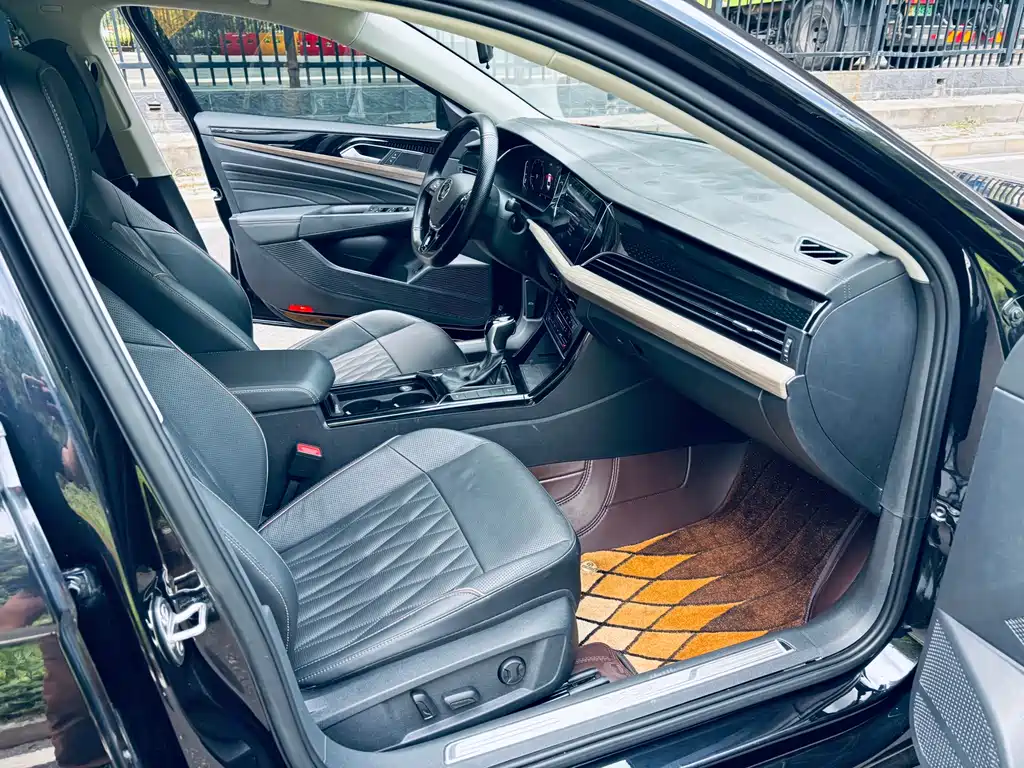 Volkswagen Passat 2021 330TSI Luxury