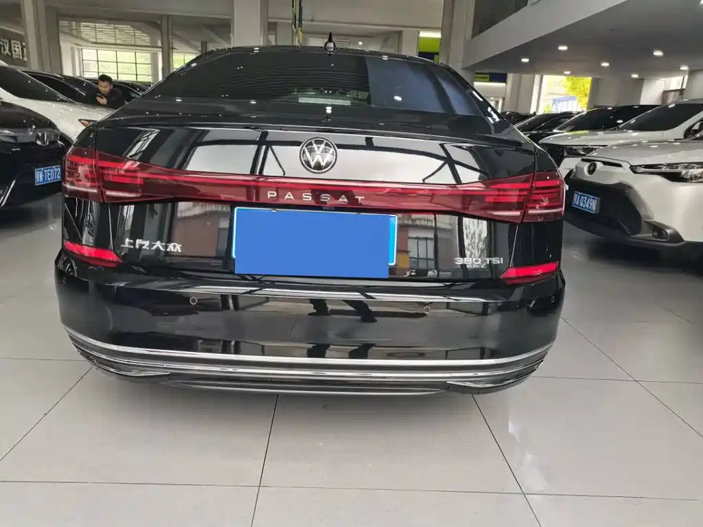 Volkswagen Passat 2024 380TSI