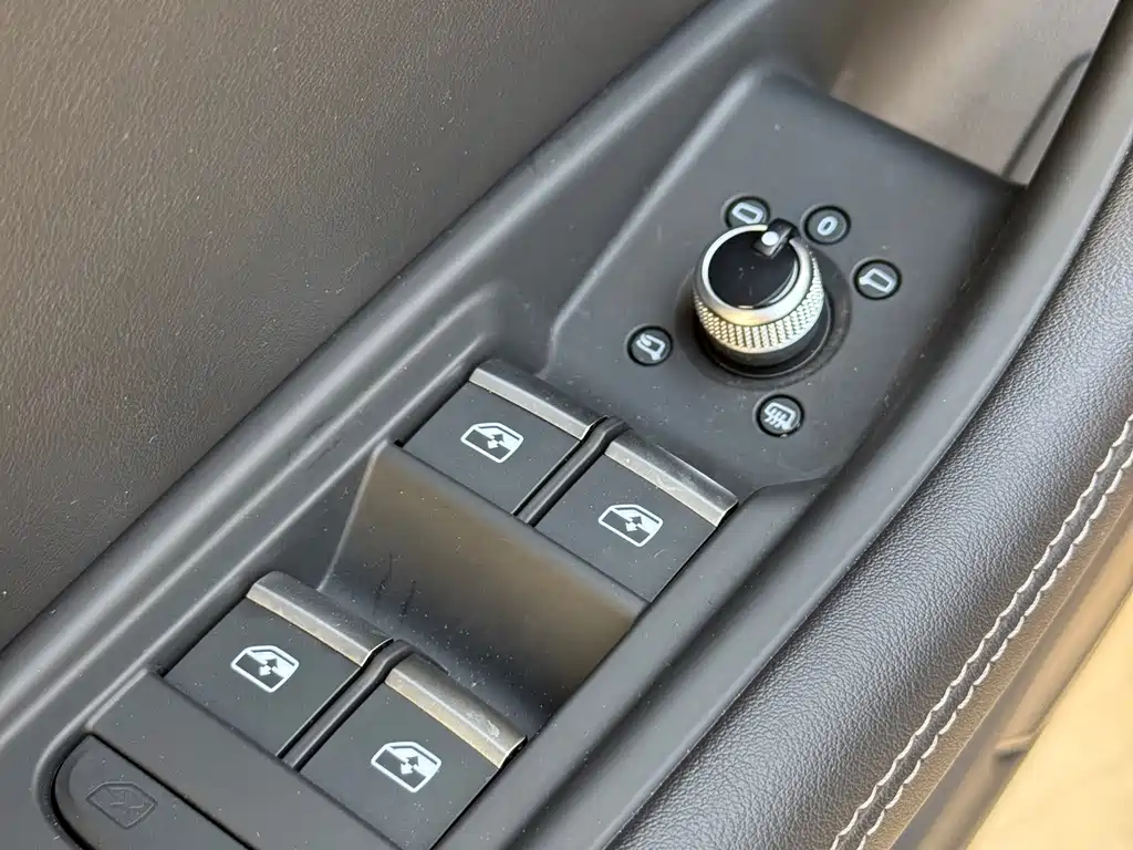 Audi A4L 2023 — фото 16