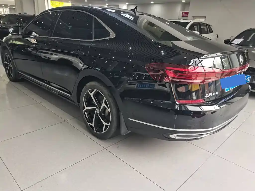 Volkswagen Passat 2024 380TSI