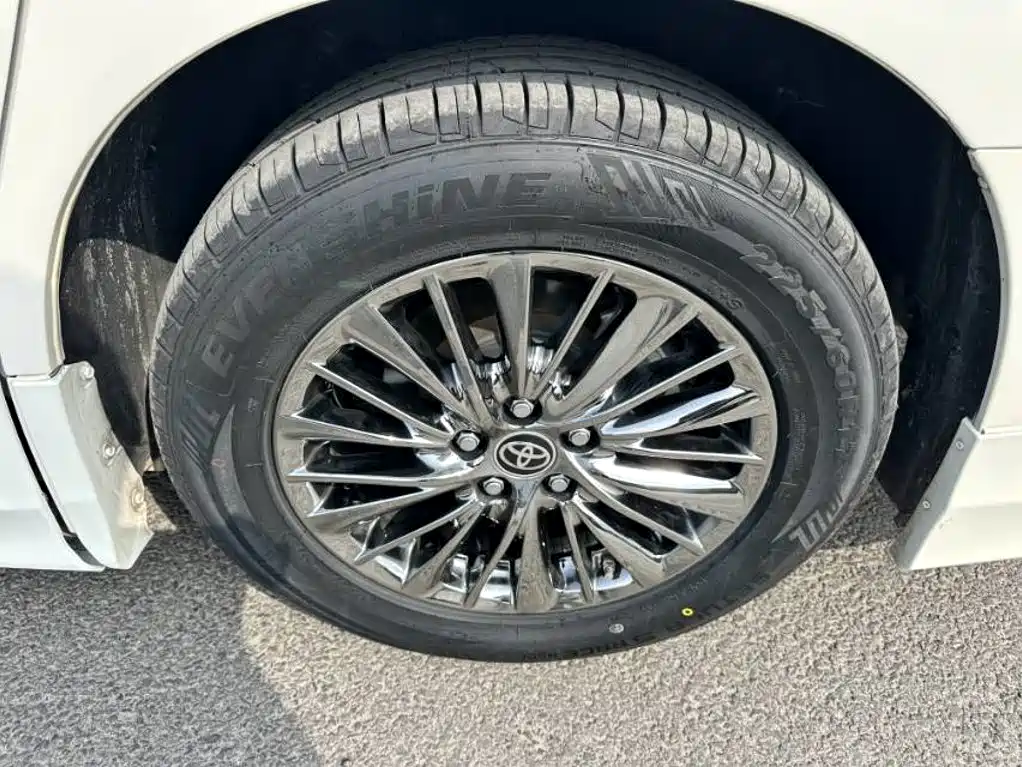 Toyota Alphard — миниатюра 15