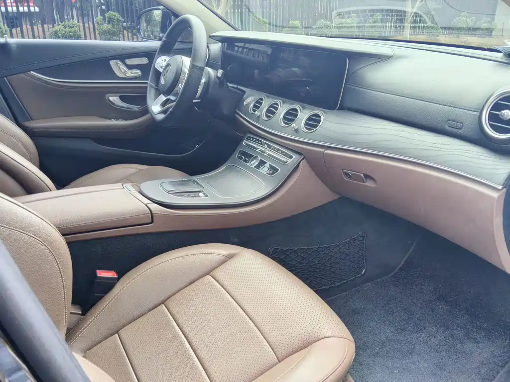 Mercedes-Benz E-Class — миниатюра 7