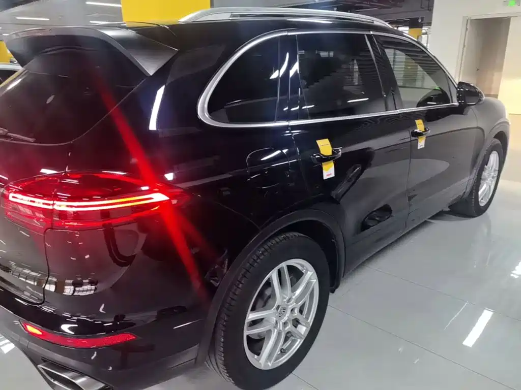 Porsche Cayenne — миниатюра 7