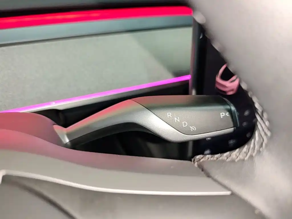 Tesla Model Y — миниатюра 14