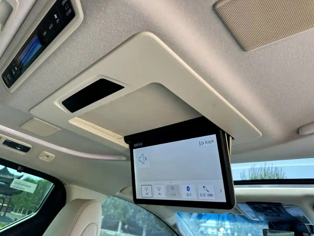 Toyota Alphard — миниатюра 9