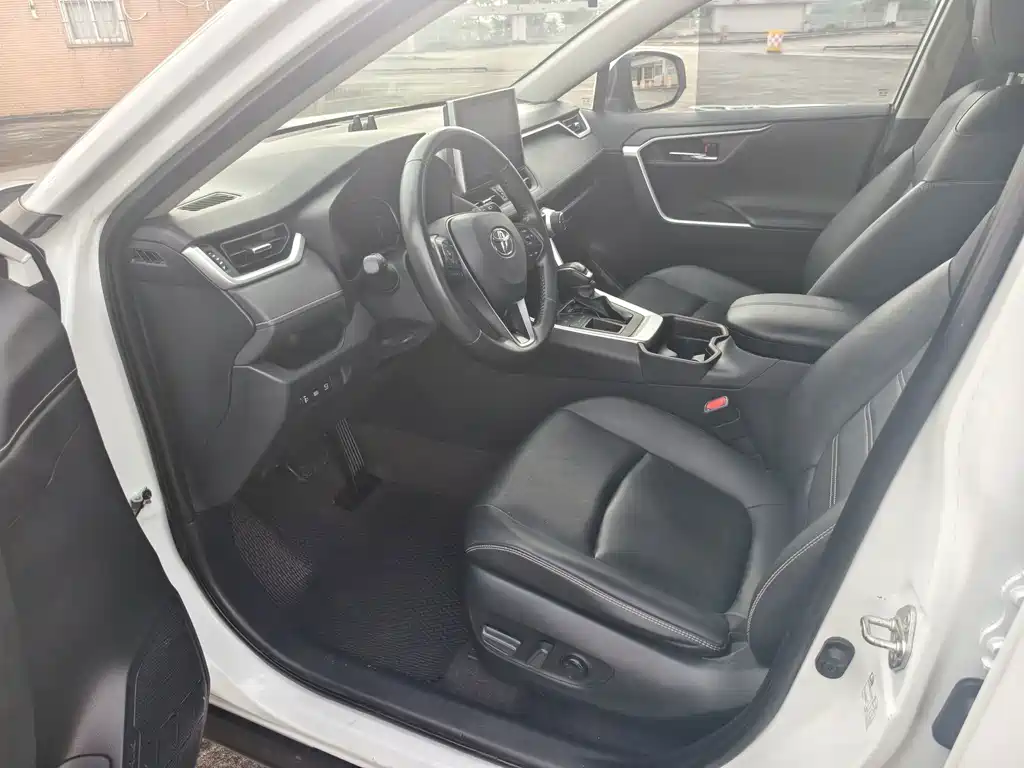 Toyota RAV4 — миниатюра 7