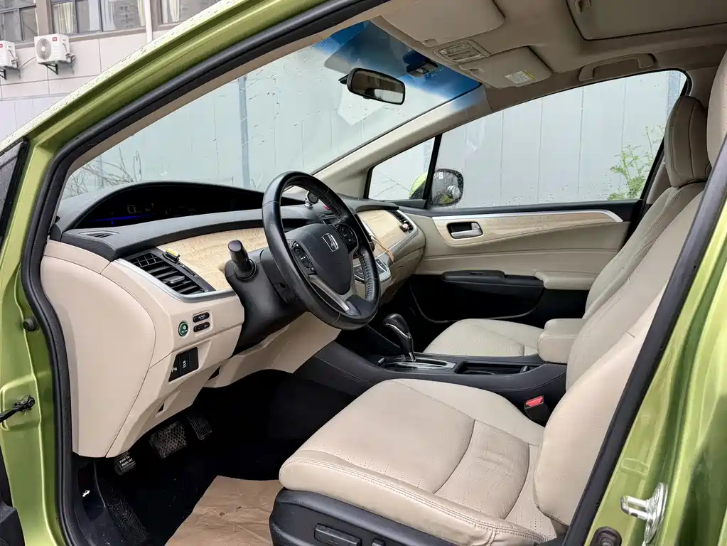 Honda Jade 2013 1.8L CVT Luxury 5 мест