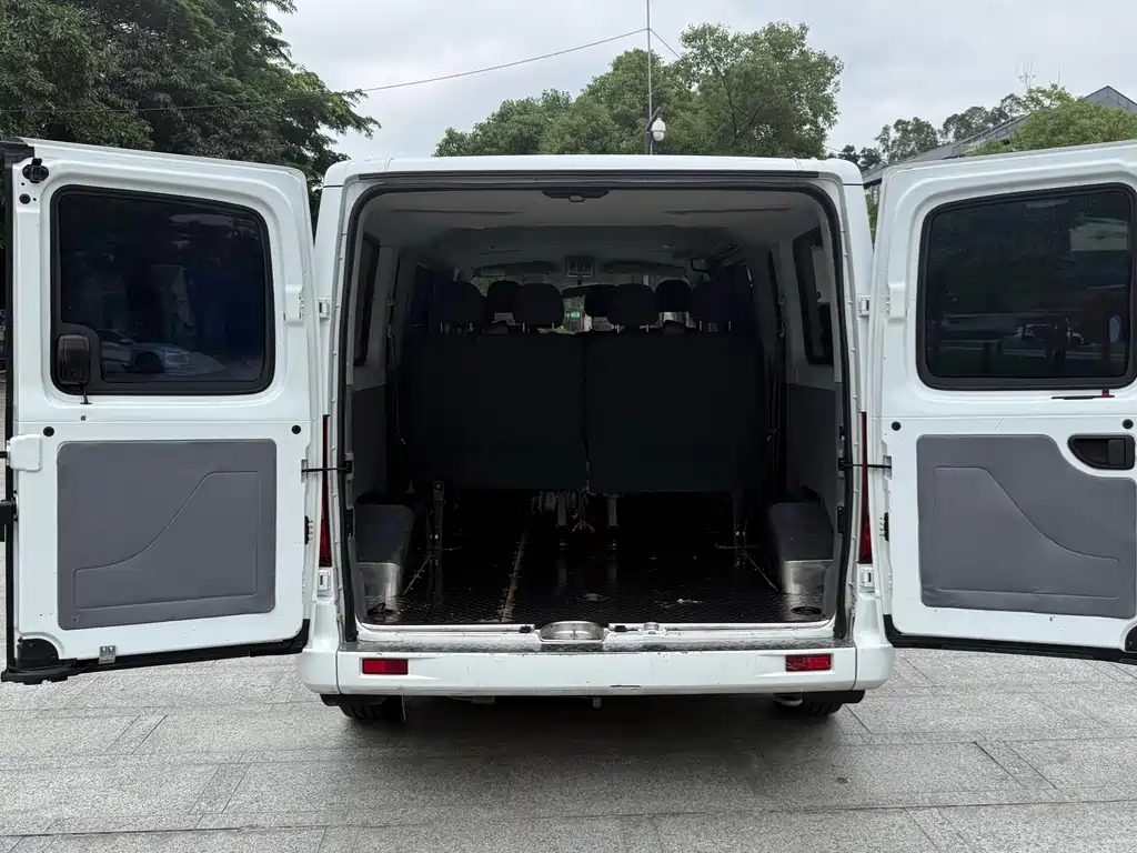 MAXUS V80 — миниатюра 12