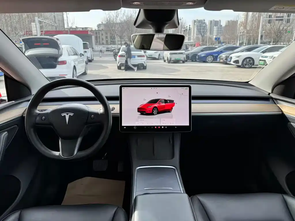 TESLA MODEL Y