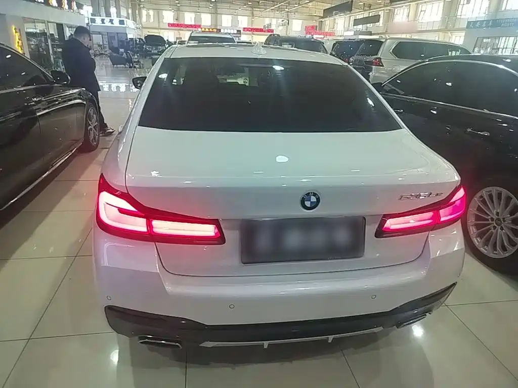 BMW 5 Series New Energy — миниатюра 6