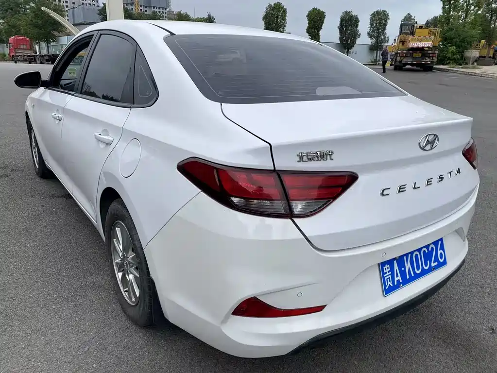 Hyundai Elantra — миниатюра 6