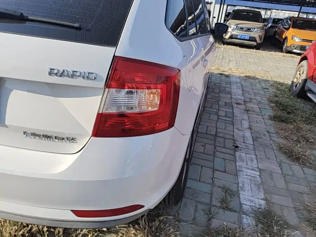 Skoda Rapid Spaceback — миниатюра 8