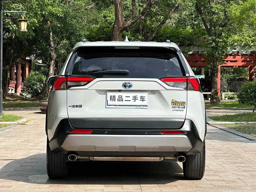 Toyota RAV4 — миниатюра 8