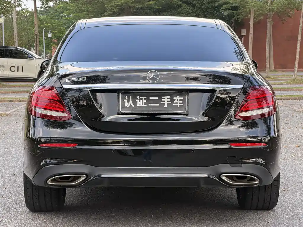 Mercedes-Benz E-Class — миниатюра 8