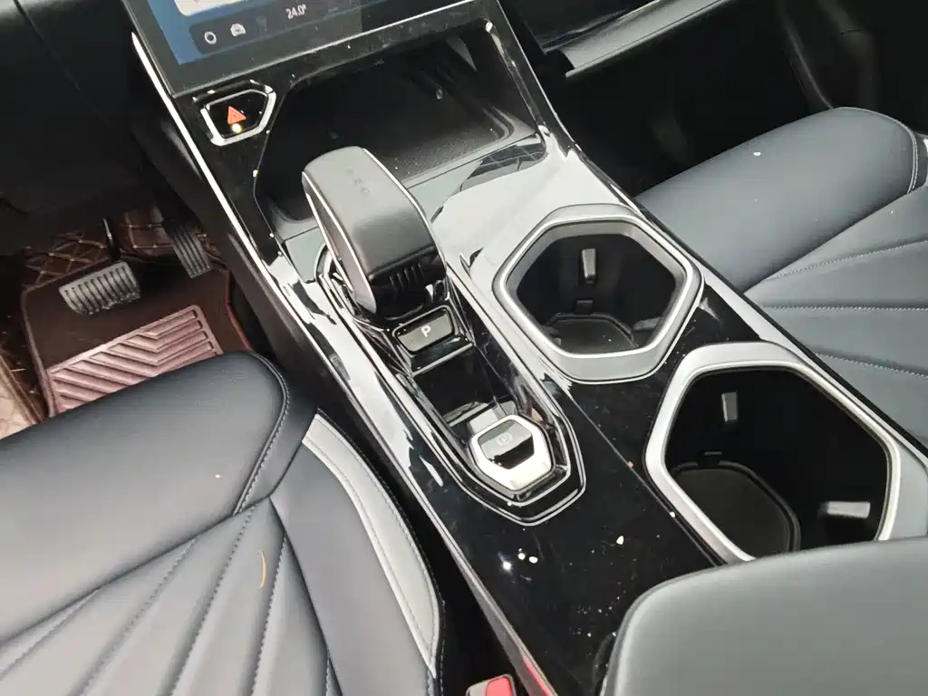 Geely Boyue L — миниатюра 8