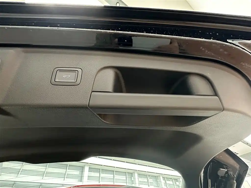 Hongqi Hongqi HS3 PHEV — миниатюра 9