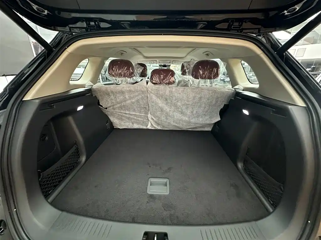 Hongqi Hongqi HS3 PHEV — миниатюра 8