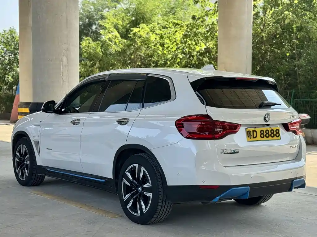 BMW iX3 — миниатюра 5