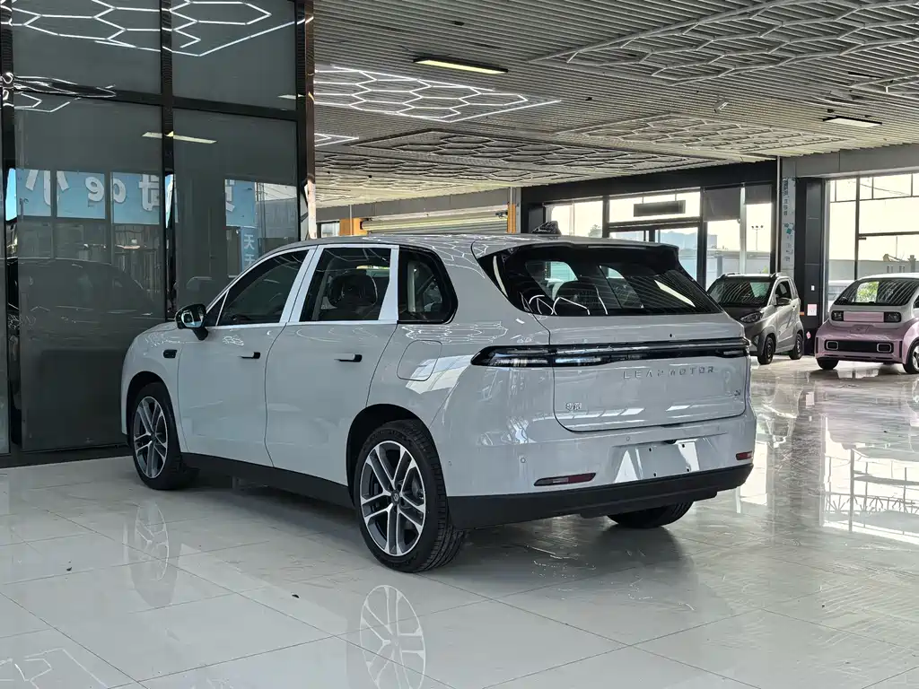 Leapmotor Leapmotor C10 — миниатюра 7
